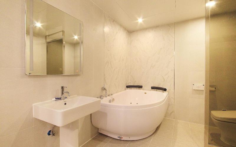 Wanju Grand Hotel image