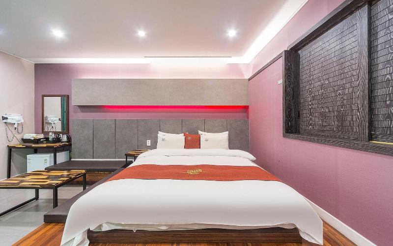 Wanju Grand Hotel image