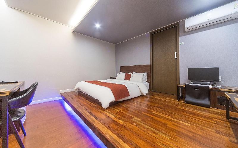Wanju Grand Hotel image
