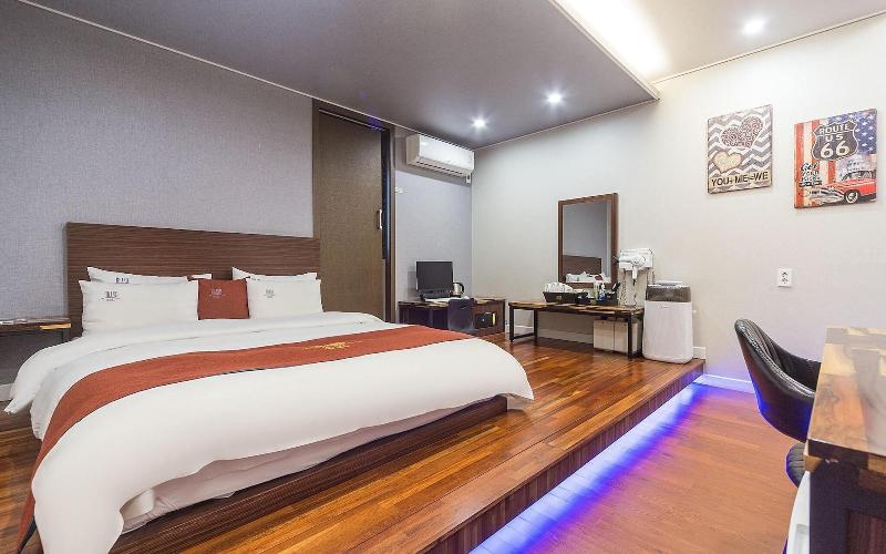 Wanju Grand Hotel image