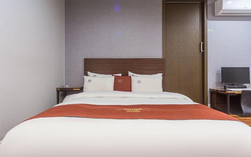 Wanju Grand Hotel image