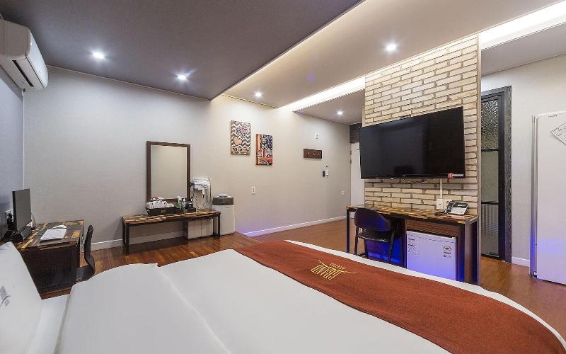 Wanju Grand Hotel image