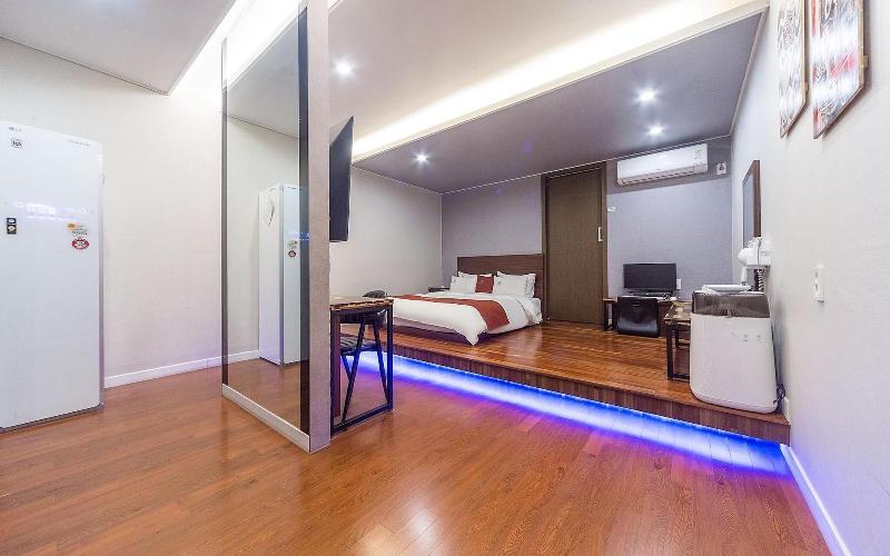 Wanju Grand Hotel image