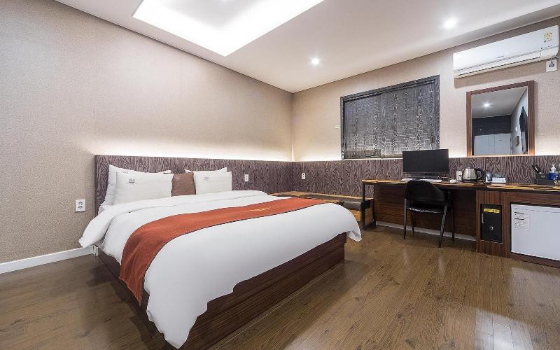 Wanju Grand Hotel image