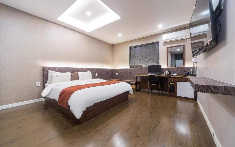 Wanju Grand Hotel image