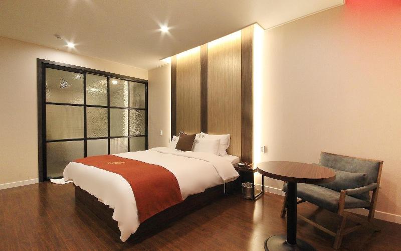 Wanju Grand Hotel image