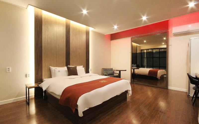 Wanju Grand Hotel image