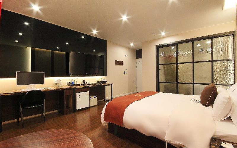 Wanju Grand Hotel image