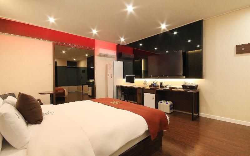 Wanju Grand Hotel image