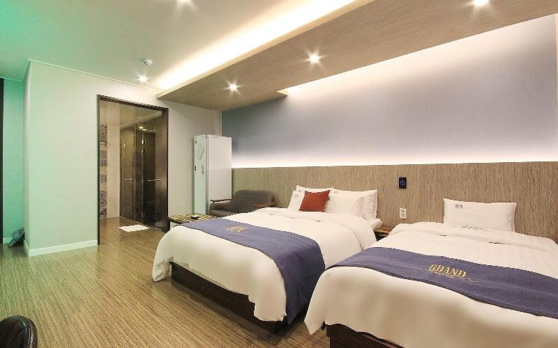 Wanju Grand Hotel image