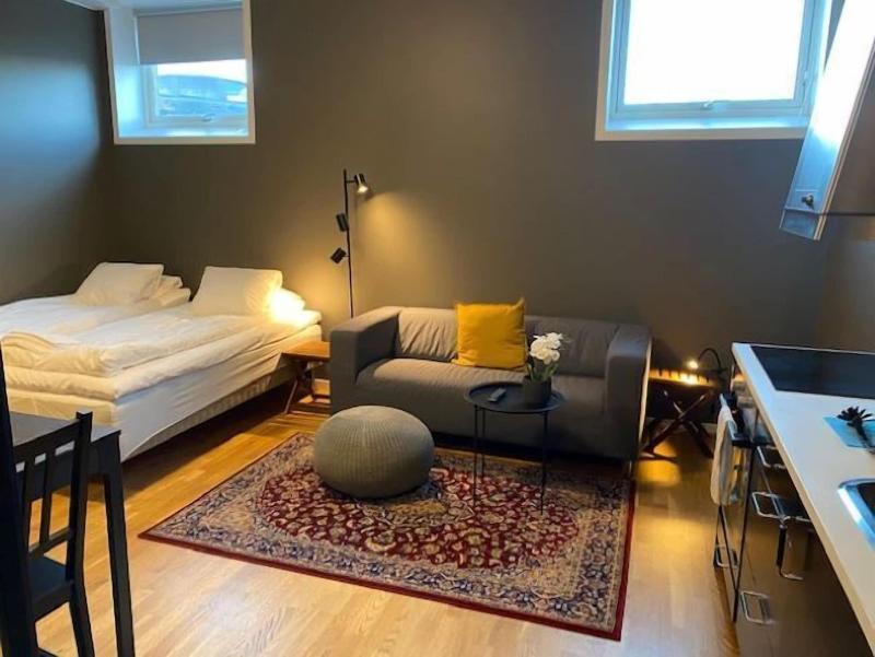Magnolia House image