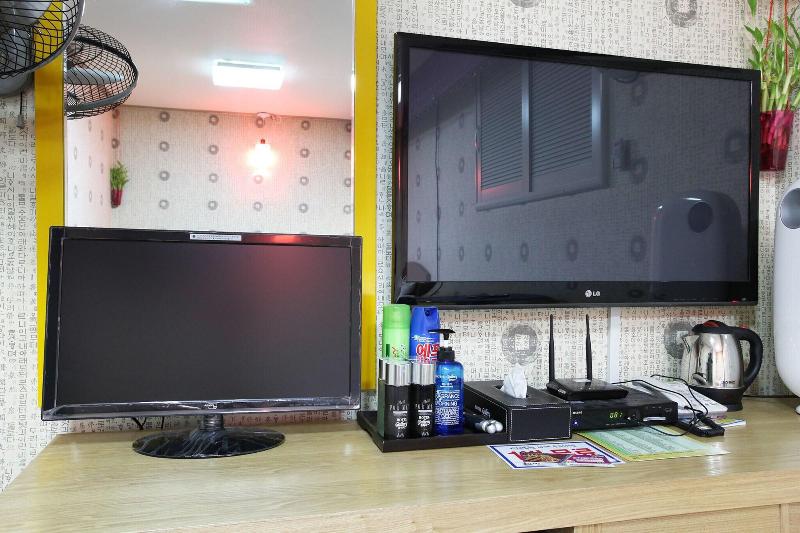 Jeungpyeong Gallery Self Check-in Motel image