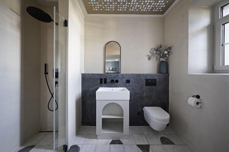 numa l Maximilian Rooms image