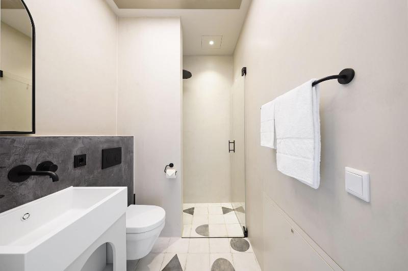 numa l Maximilian Rooms image