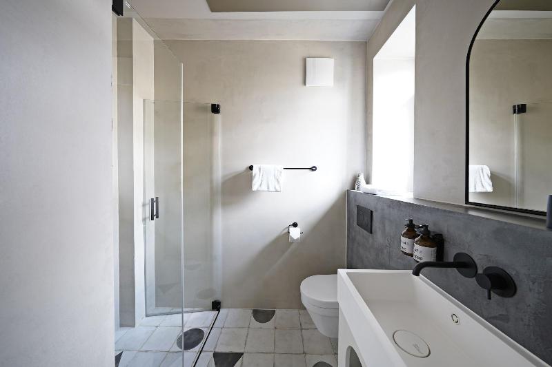 numa l Maximilian Rooms image