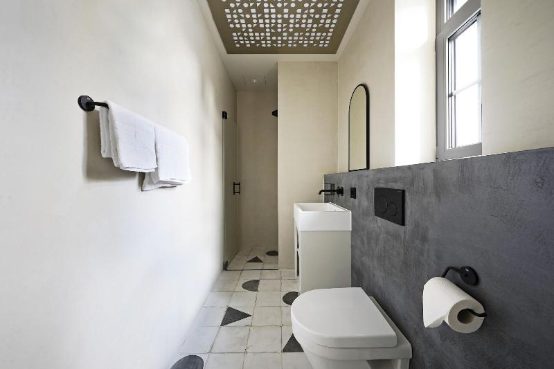 numa l Maximilian Rooms image