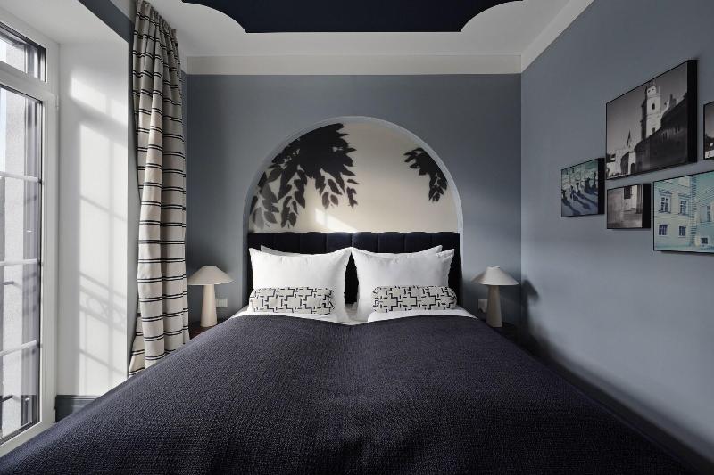 numa l Maximilian Rooms image