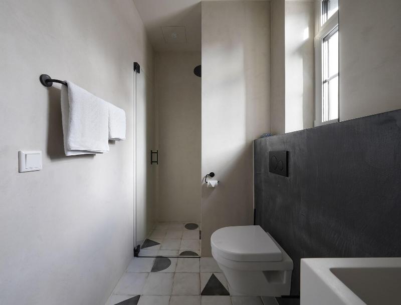 numa l Maximilian Rooms image