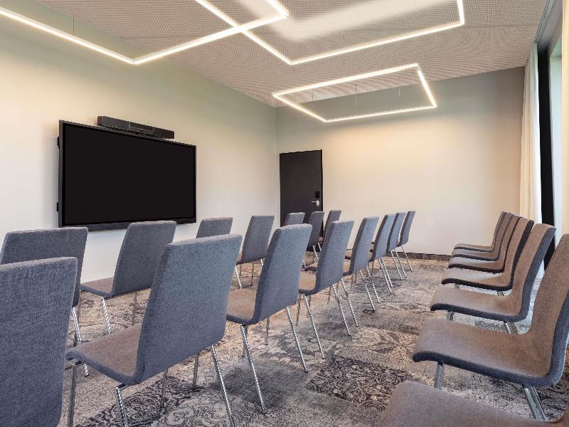 Novotel Duesseldorf Airport image