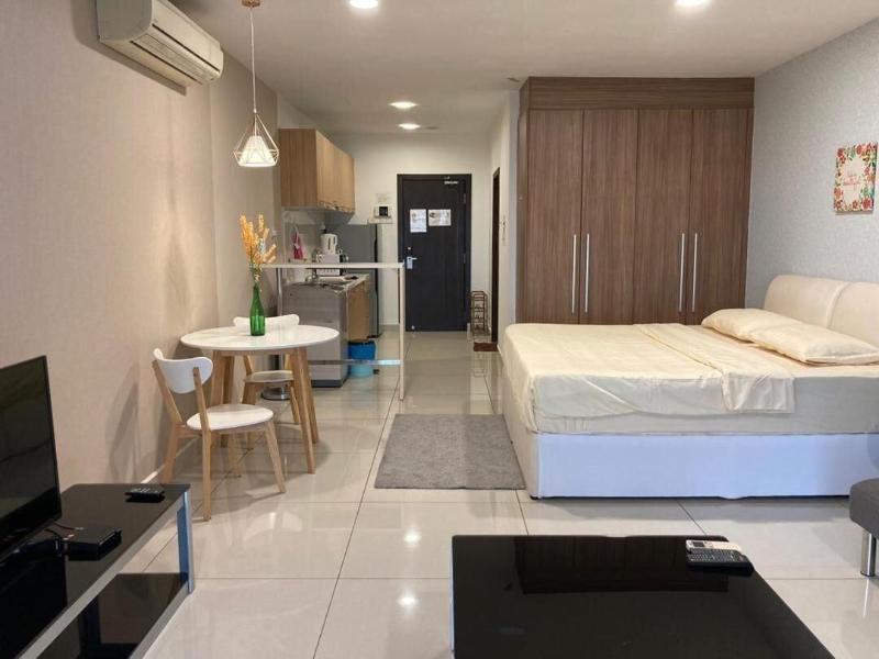 JB City Shopping Mall Apartment image