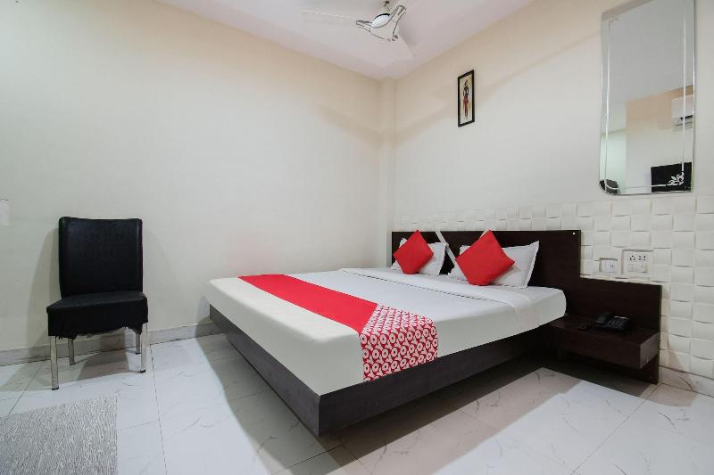 OYO 44287 Hotel Aarav Plaza — main photo