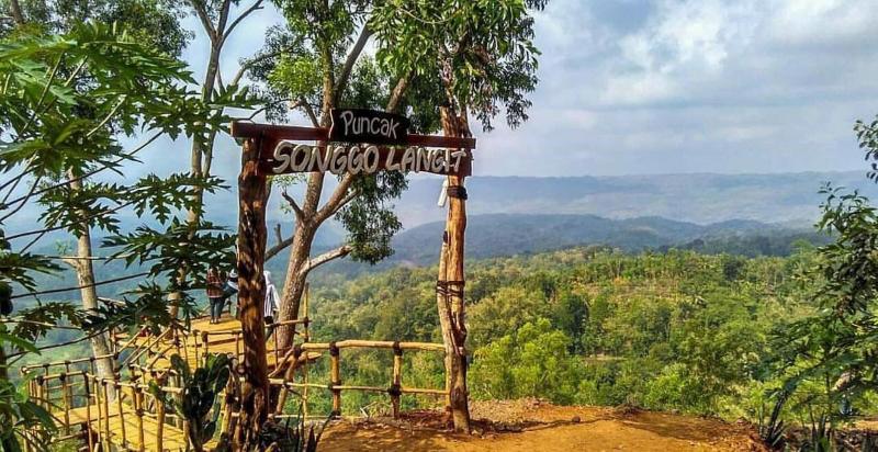 Seribu Batu Songgo Langit Resort & Camp image