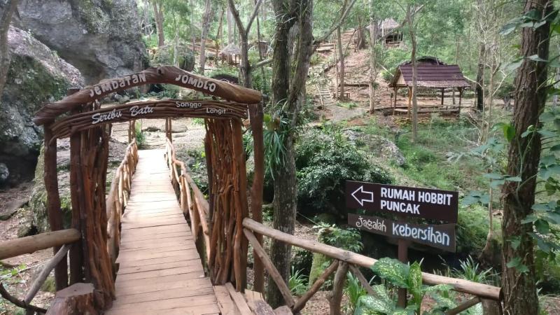 Seribu Batu Songgo Langit Resort & Camp image