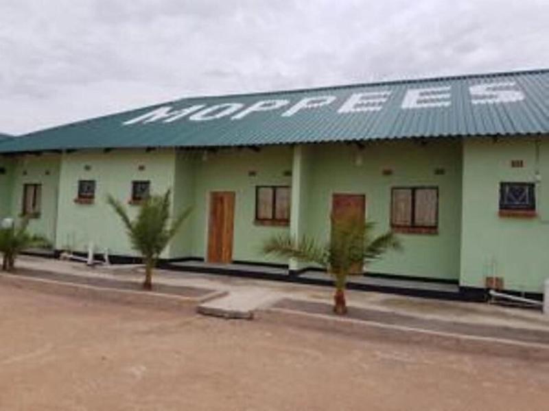 Mopees Lodge
