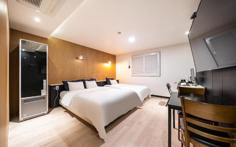 Goyang Stay Bishop Hotel image