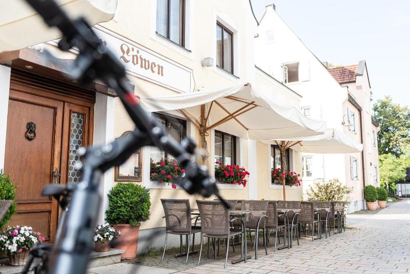 Hotel Zum Lowen image