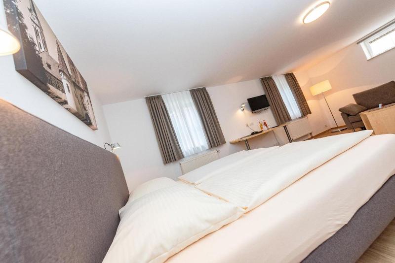 Hotel Zum Lowen image