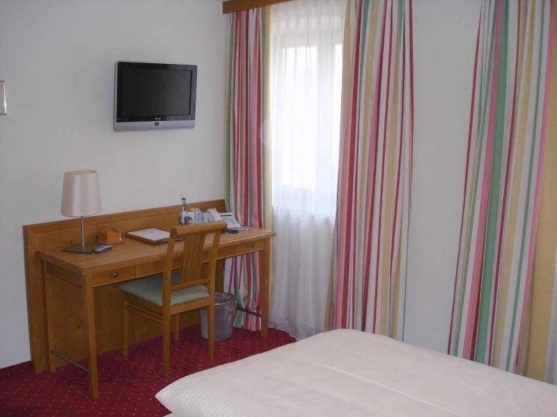 Hotel Zum Lowen image