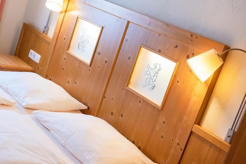 Hotel Zum Lowen image