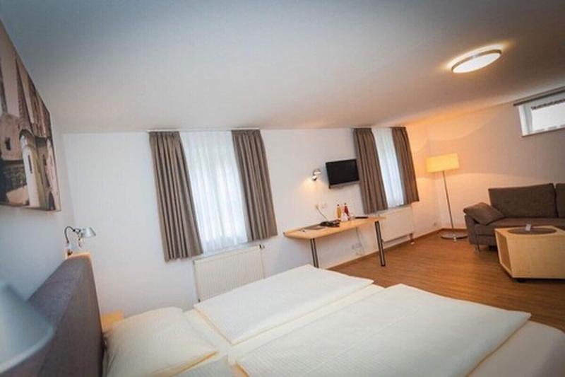 Hotel Zum Lowen image