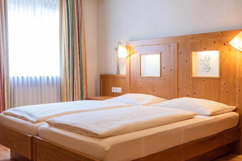 Hotel Zum Lowen image