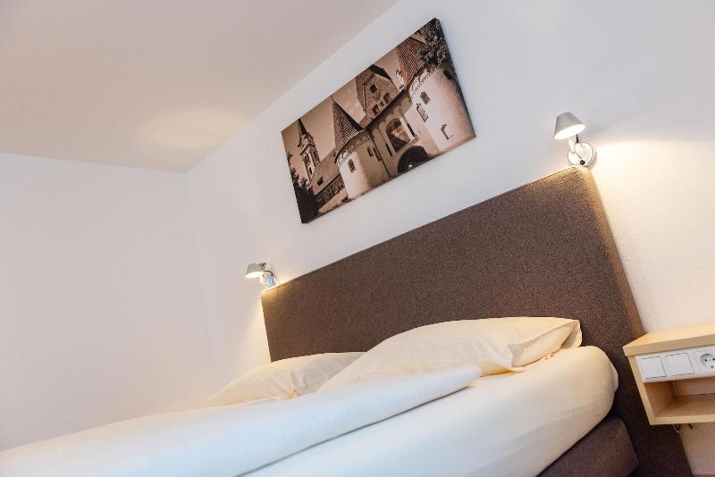 Hotel Zum Lowen image