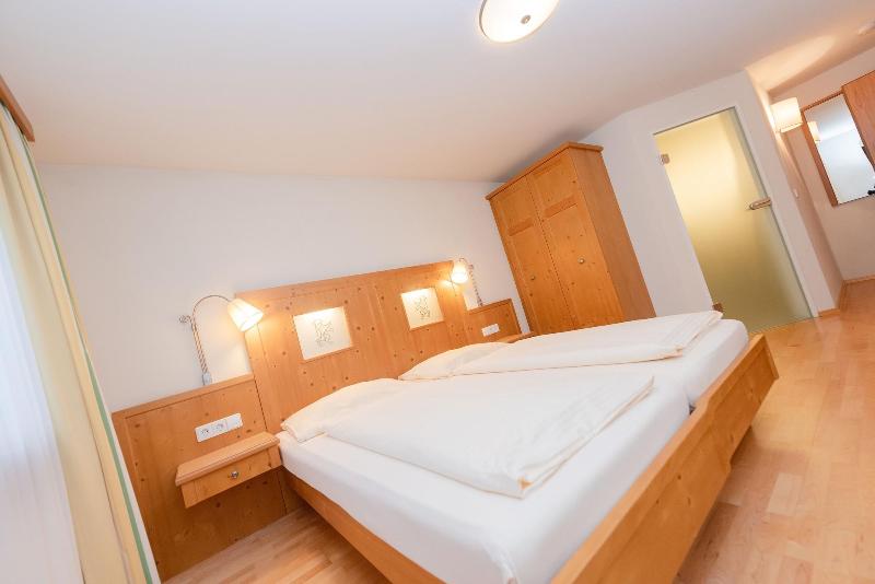 Hotel Zum Lowen image
