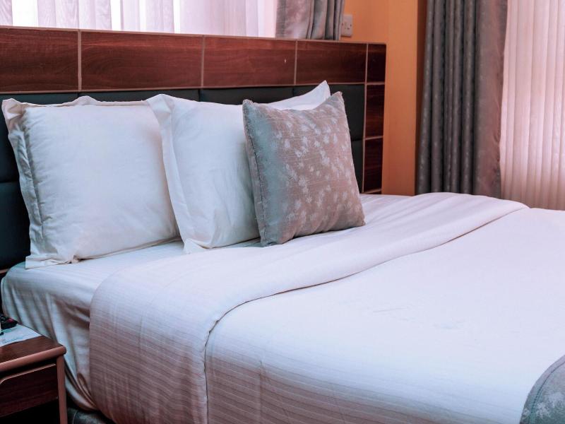 Buraha Zenoni Hotel and Resort image