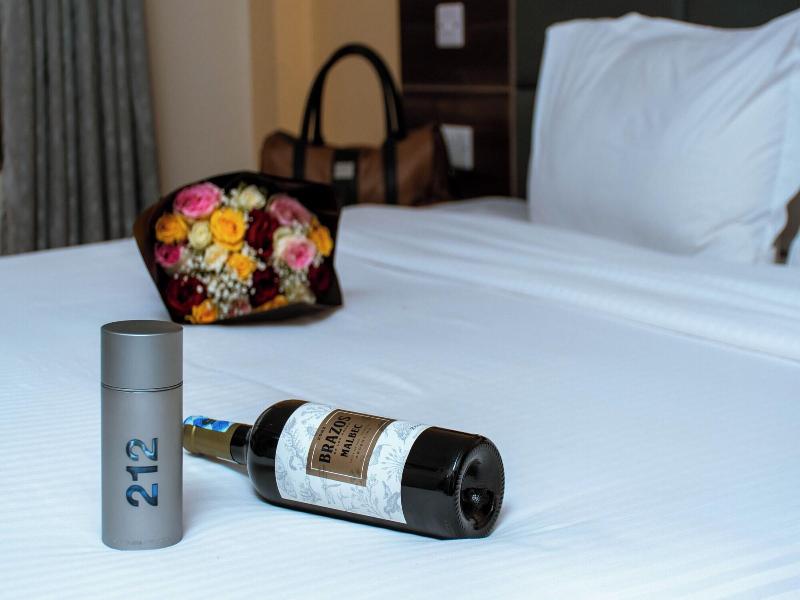 Buraha Zenoni Hotel and Resort image