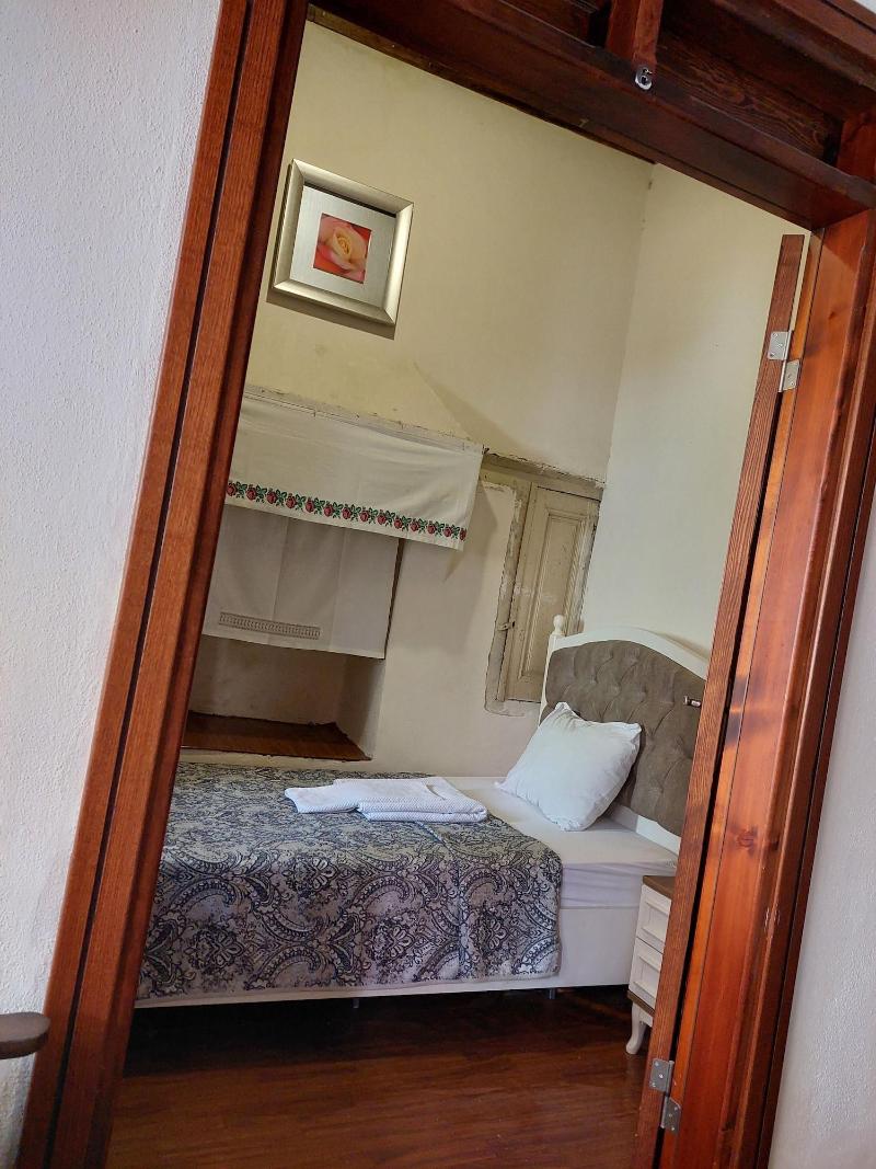 Lily Town Hotel image