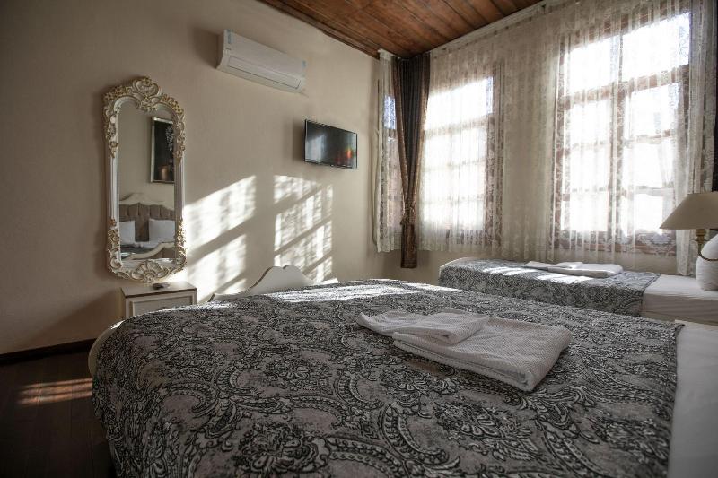 Lily Town Hotel image