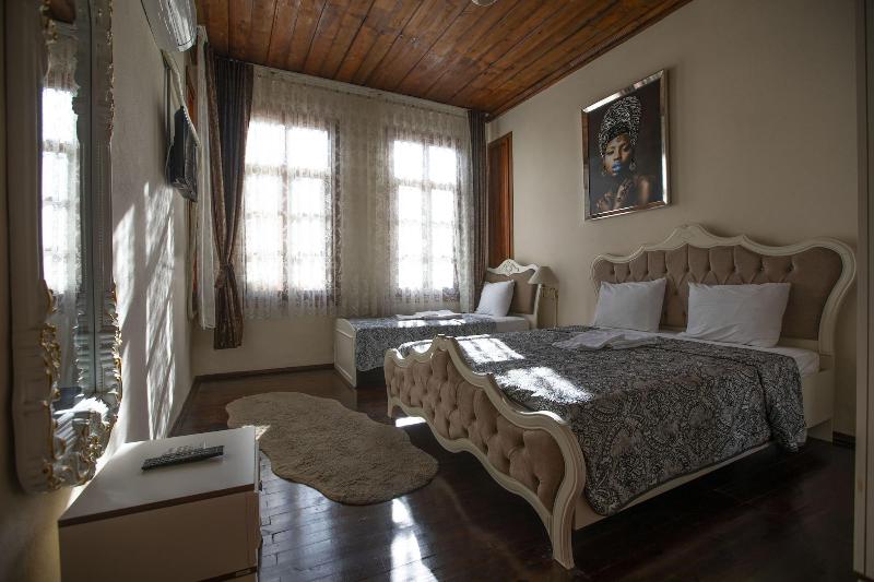 Lily Town Hotel image