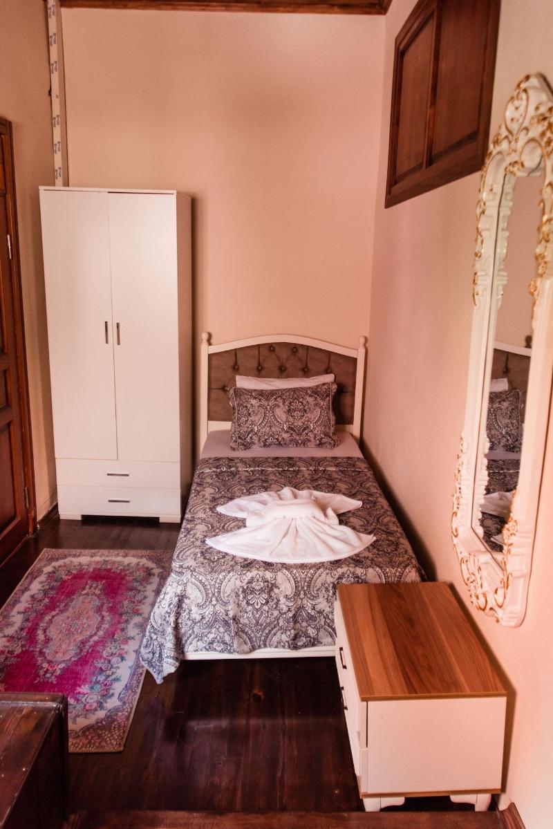 Lily Town Hotel image