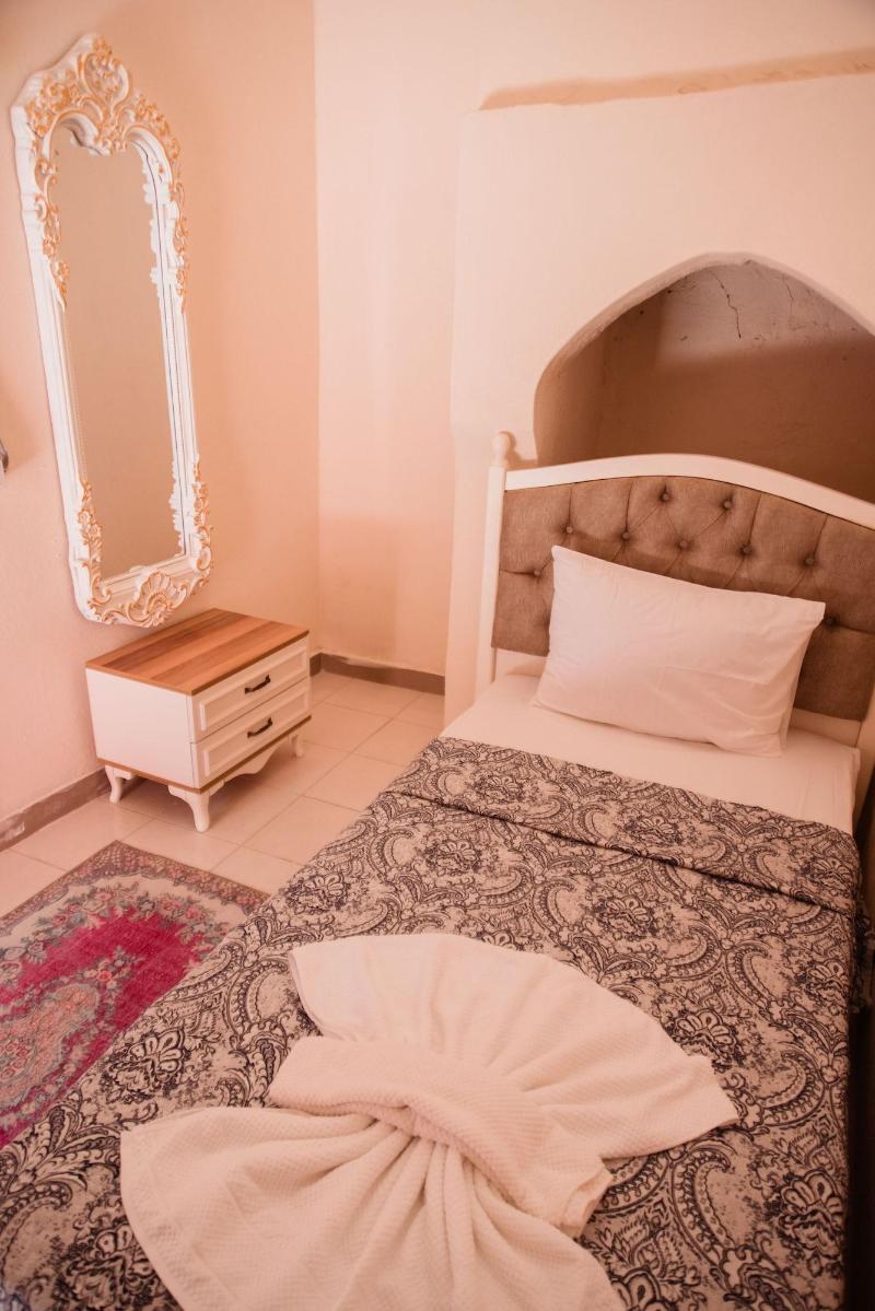 Lily Town Hotel image