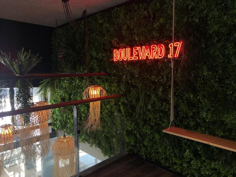 Boulevard 17 image