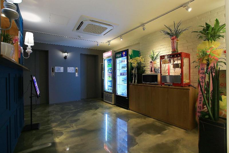 Yaja Hwajeong Station image