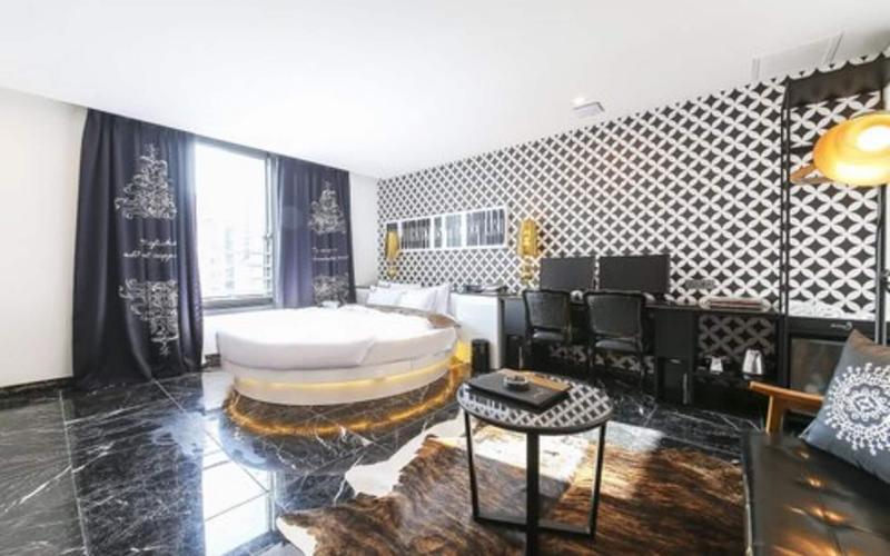 Konkuk University Boutique Nine image