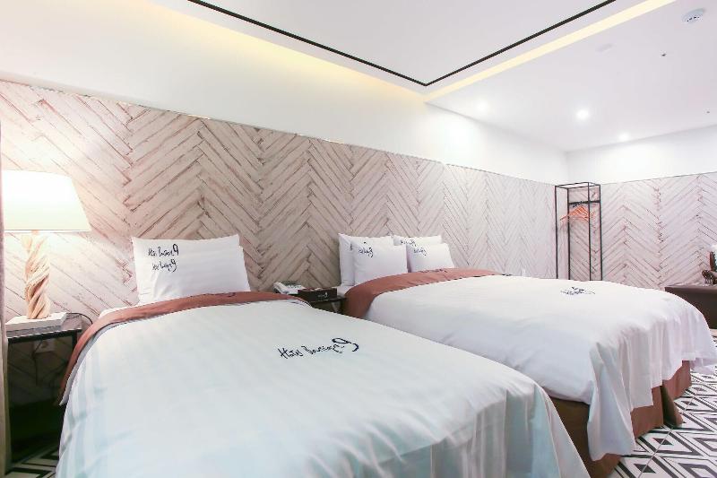 Konkuk University Boutique Nine image