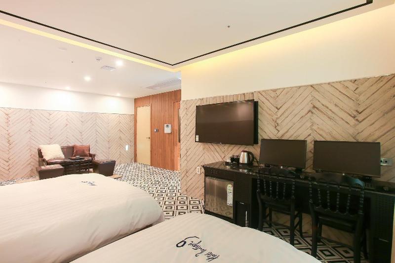 Konkuk University Boutique Nine image