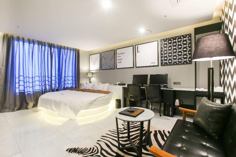 Konkuk University Boutique Nine image